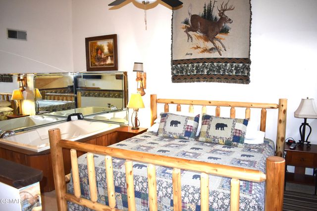 1435 Wiley Oakley Drive, Gatlinburg, TN 37738