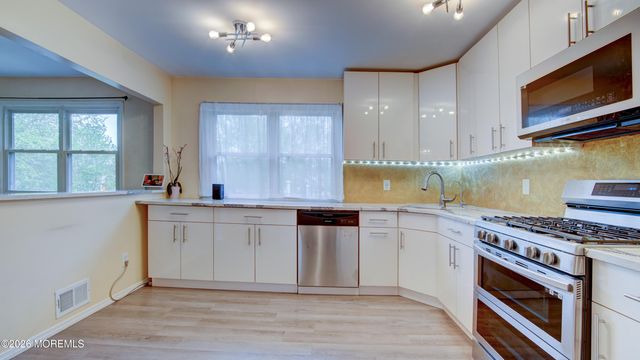 2 Lone Star Lane, Manalapan, NJ 07726