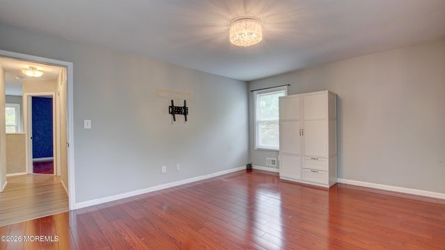2 Lone Star Lane, Manalapan, NJ 07726