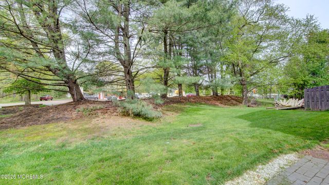 2 Lone Star Lane, Manalapan, NJ 07726
