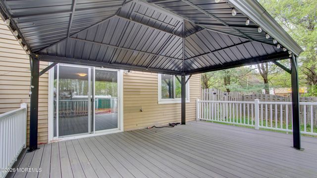 2 Lone Star Lane, Manalapan, NJ 07726