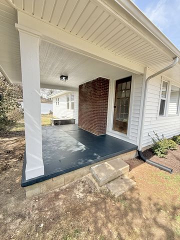 2711 Kenwood Dr, Hopkinsville, KY 42240