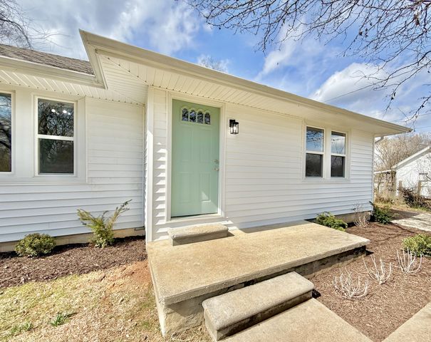 2711 Kenwood Dr, Hopkinsville, KY 42240