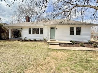 2711 Kenwood Dr, Hopkinsville, KY 42240