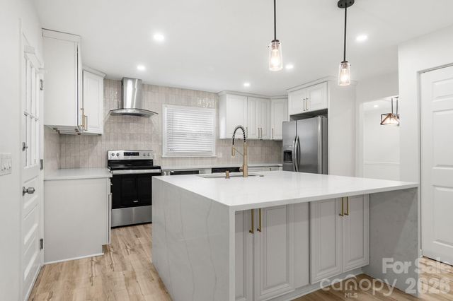 7030 Delta Lake Drive, Charlotte, NC 28215