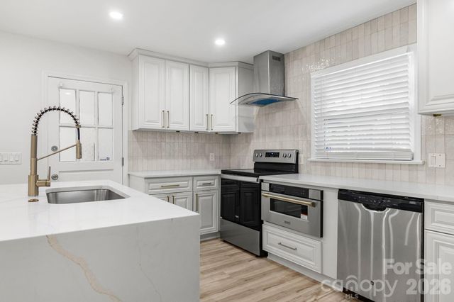 7030 Delta Lake Drive, Charlotte, NC 28215