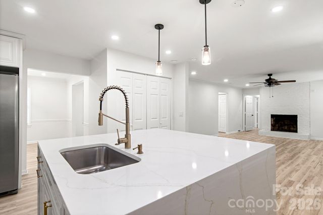 7030 Delta Lake Drive, Charlotte, NC 28215