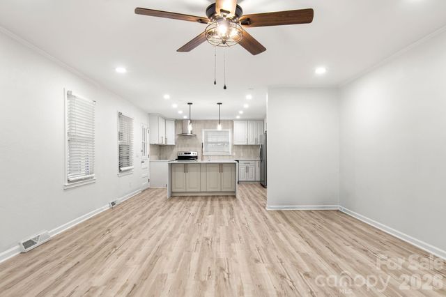 7030 Delta Lake Drive, Charlotte, NC 28215
