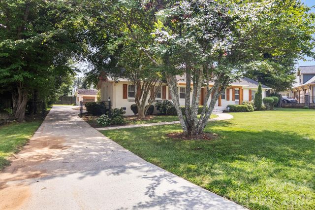 7030 Delta Lake Drive, Charlotte, NC 28215