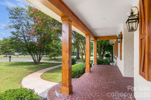 7030 Delta Lake Drive, Charlotte, NC 28215