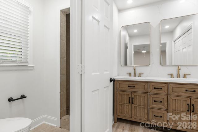7030 Delta Lake Drive, Charlotte, NC 28215