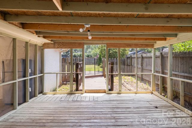 7030 Delta Lake Drive, Charlotte, NC 28215