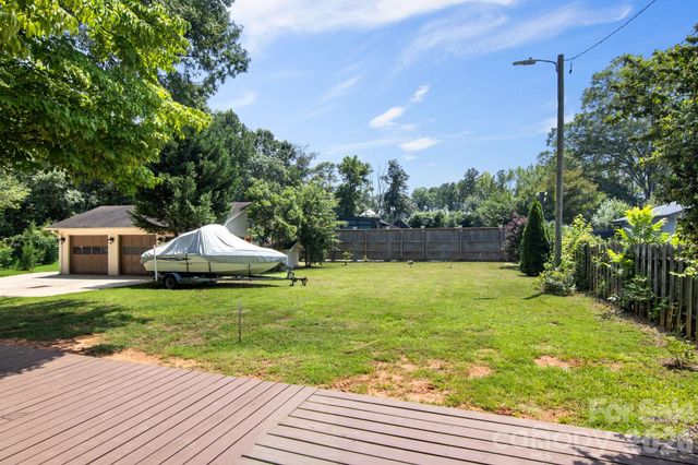 7030 Delta Lake Drive, Charlotte, NC 28215