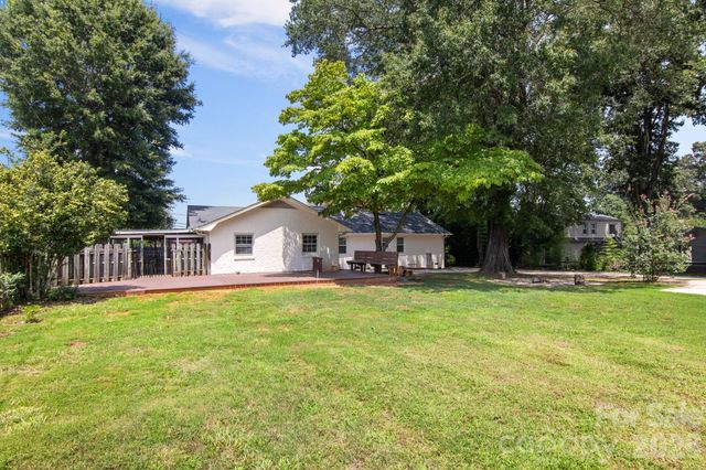 7030 Delta Lake Drive, Charlotte, NC 28215