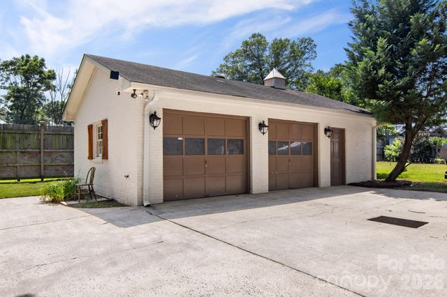 7030 Delta Lake Drive, Charlotte, NC 28215