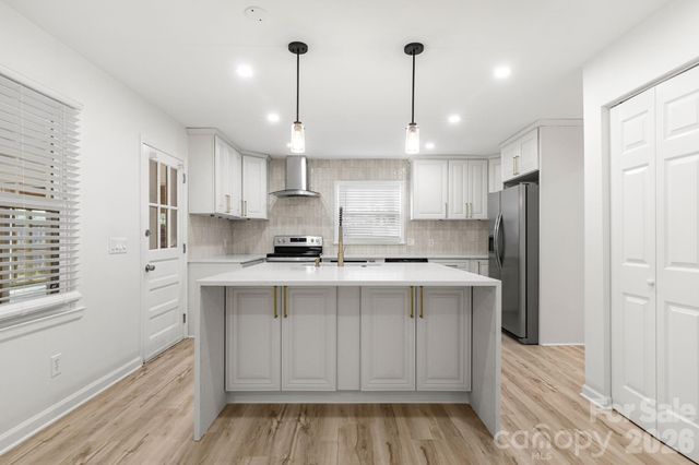 7030 Delta Lake Drive, Charlotte, NC 28215