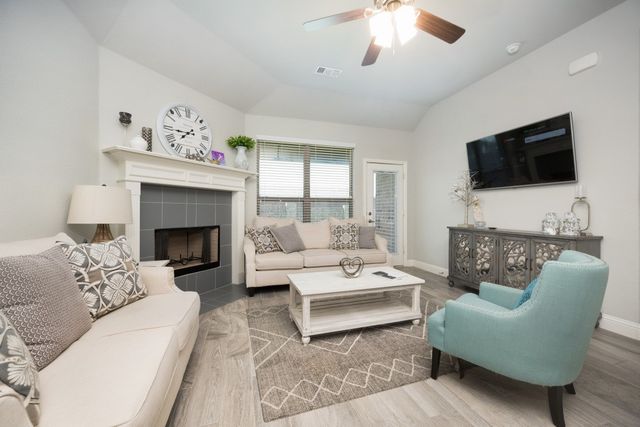 1014 W Villas Court, Lewisville, TX 75067