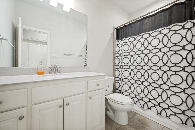 1014 W Villas Court, Lewisville, TX 75067