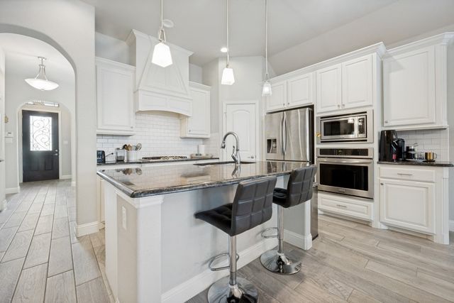 1014 W Villas Court, Lewisville, TX 75067