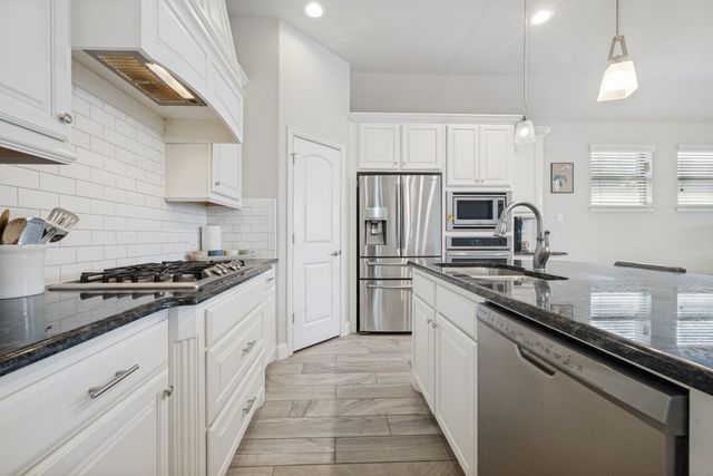 1014 W Villas Court, Lewisville, TX 75067