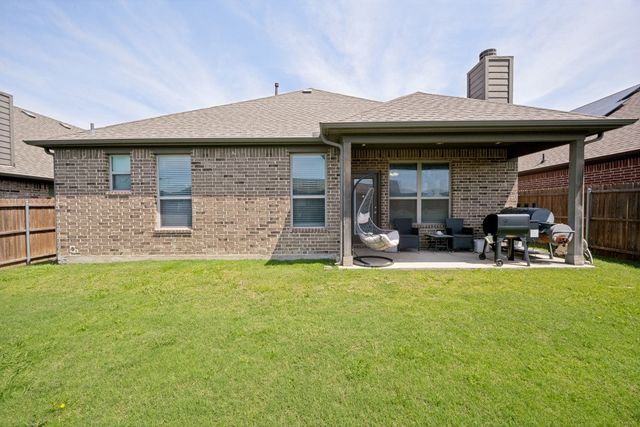 1014 W Villas Court, Lewisville, TX 75067