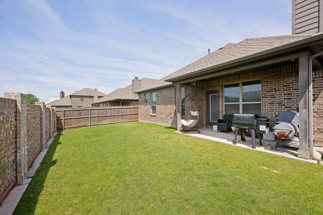 1014 W Villas Court, Lewisville, TX 75067