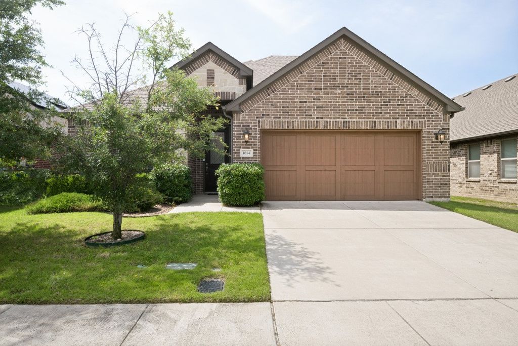 1014 W Villas Court, Lewisville, TX 75067