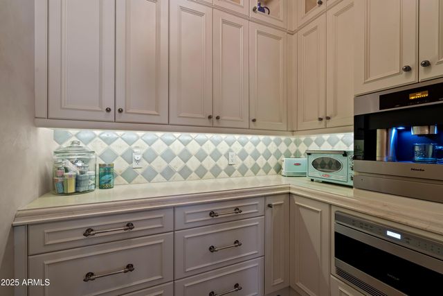 6322 E TURQUOISE Avenue, Paradise Valley, AZ 85253