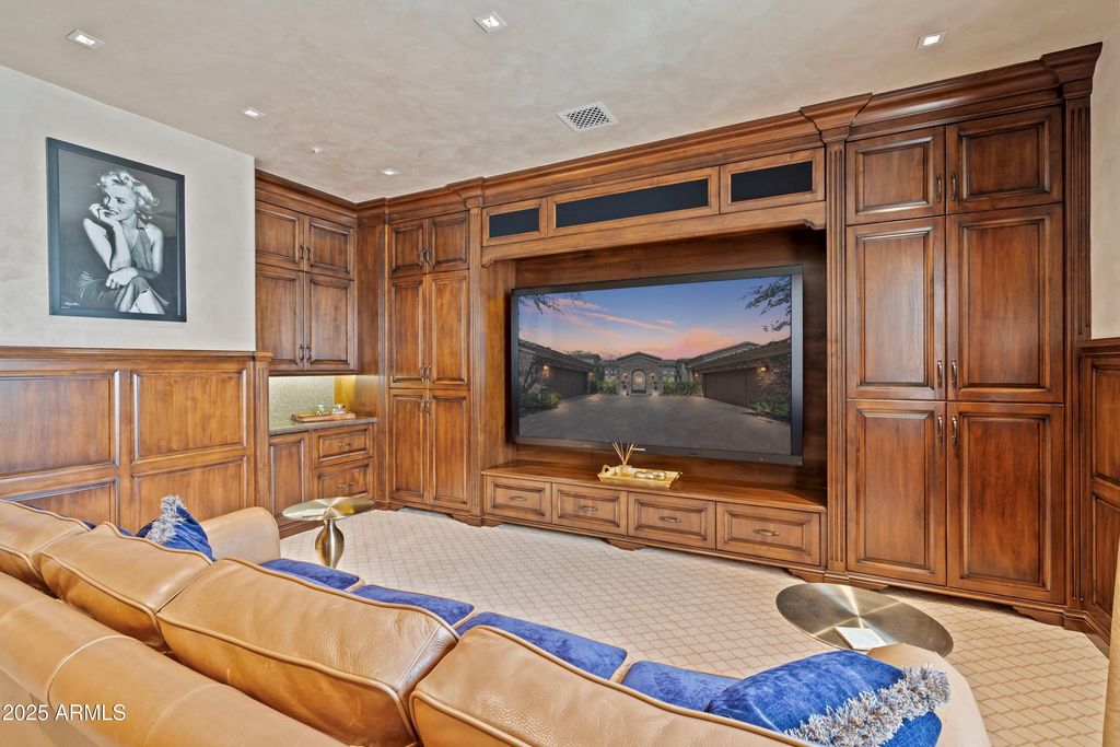 Image 11 of property listing at 6322 E TURQUOISE Avenue, Paradise Valley, AZ 85253