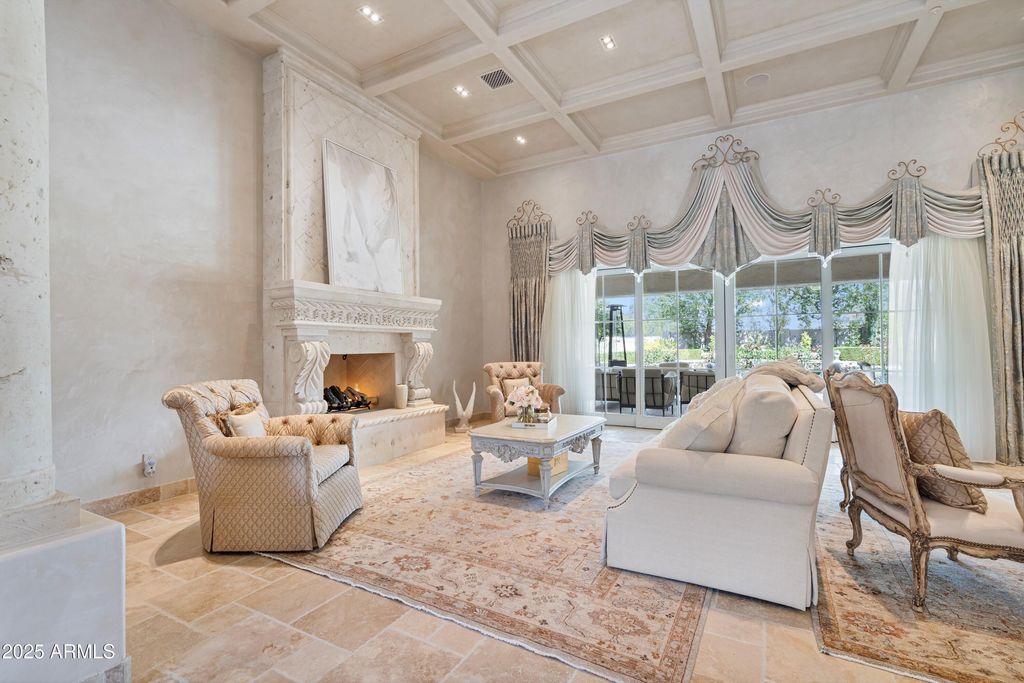 Image 21 of property listing at 6322 E TURQUOISE Avenue, Paradise Valley, AZ 85253