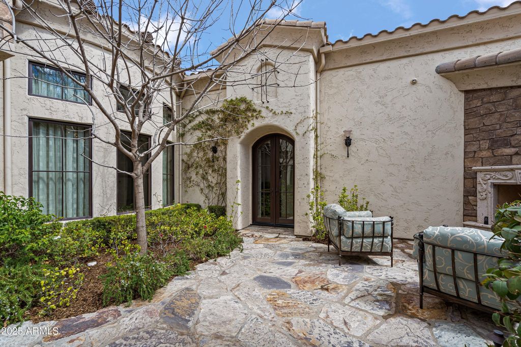 Image 28 of property listing at 6322 E TURQUOISE Avenue, Paradise Valley, AZ 85253