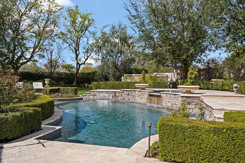 Image 3 of property listing at 6322 E TURQUOISE Avenue, Paradise Valley, AZ 85253