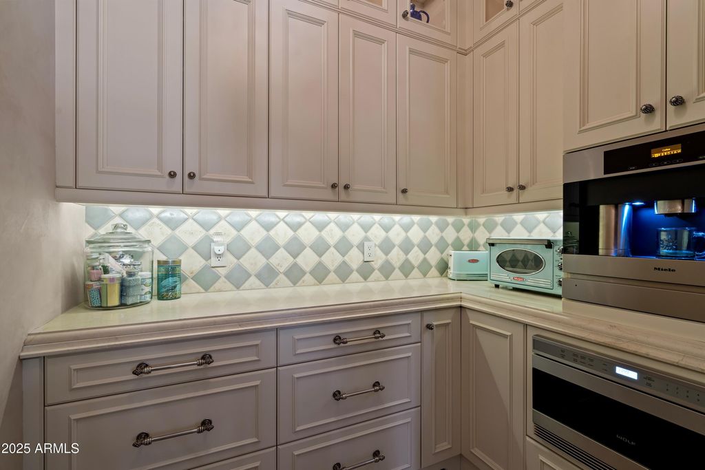 Image 38 of property listing at 6322 E TURQUOISE Avenue, Paradise Valley, AZ 85253