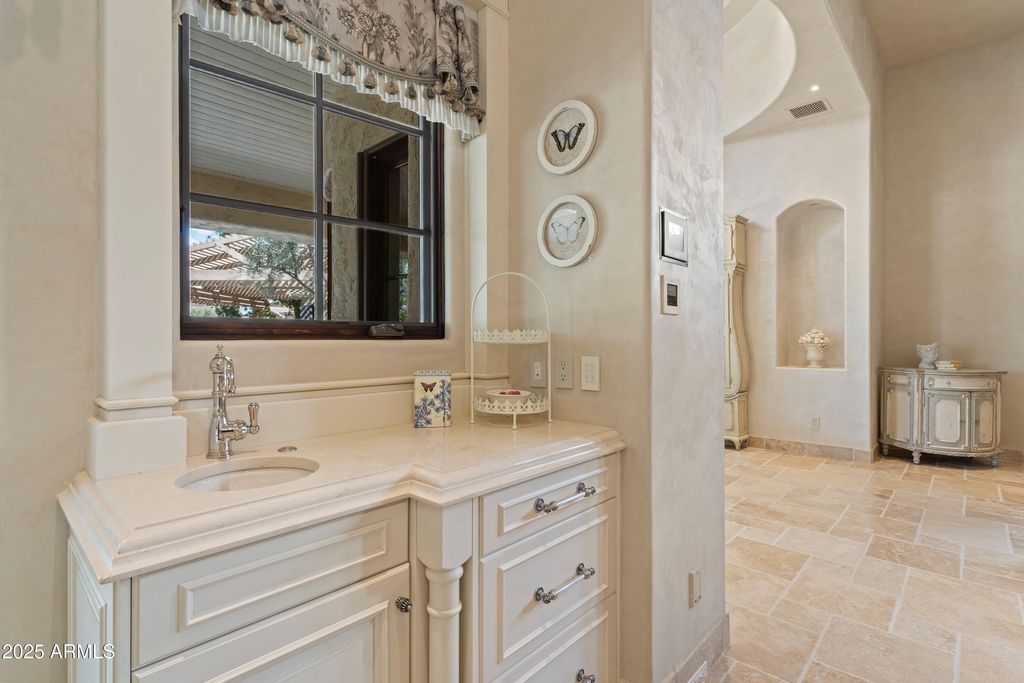 Image 39 of property listing at 6322 E TURQUOISE Avenue, Paradise Valley, AZ 85253