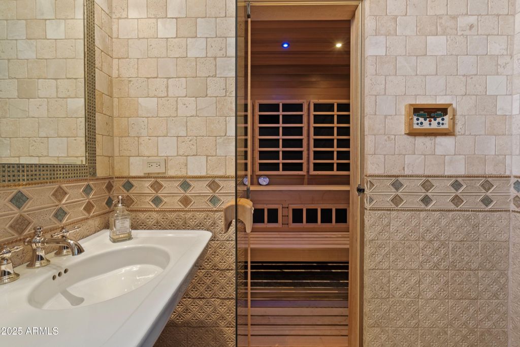 Image 48 of property listing at 6322 E TURQUOISE Avenue, Paradise Valley, AZ 85253