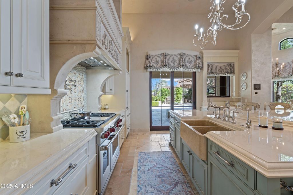 Image 8 of property listing at 6322 E TURQUOISE Avenue, Paradise Valley, AZ 85253