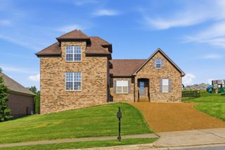 108 Shadowhaven Way N, Hendersonville, TN 37075