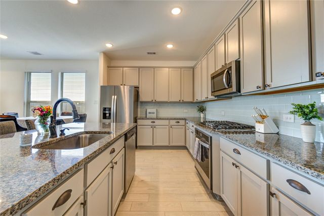 8023 Royal Palm Drive, Fulshear, TX 77441