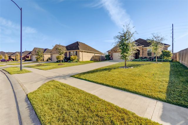 8023 Royal Palm Drive, Fulshear, TX 77441