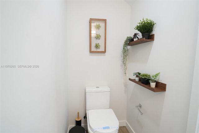 211 SE 4th St 3, Hallandale Beach, FL 33009