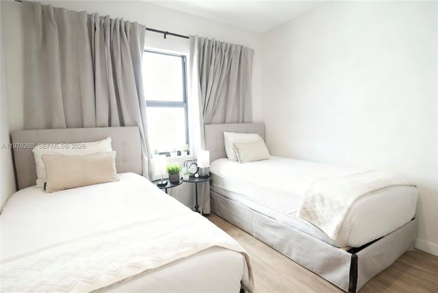 211 SE 4th St 3, Hallandale Beach, FL 33009