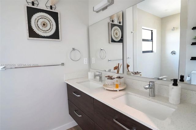 211 SE 4th St 3, Hallandale Beach, FL 33009