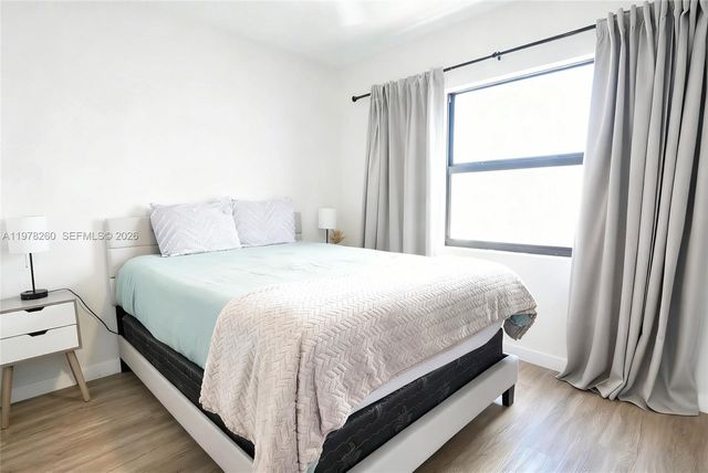 211 SE 4th St 3, Hallandale Beach, FL 33009