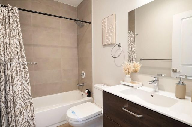 211 SE 4th St 3, Hallandale Beach, FL 33009