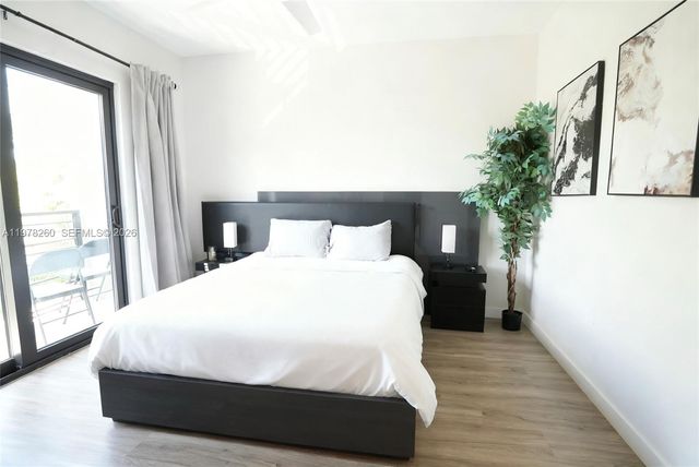 211 SE 4th St 3, Hallandale Beach, FL 33009