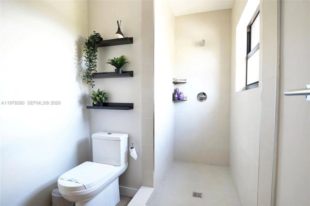 211 SE 4th St 3, Hallandale Beach, FL 33009