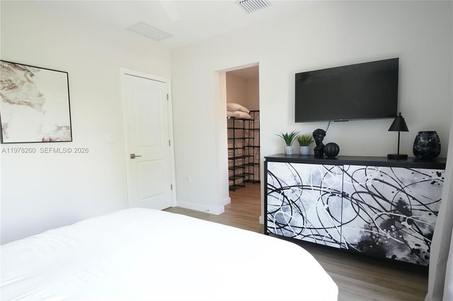 211 SE 4th St 3, Hallandale Beach, FL 33009