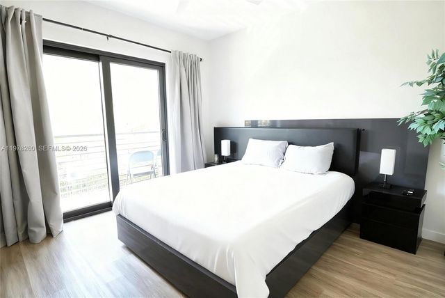 211 SE 4th St 3, Hallandale Beach, FL 33009