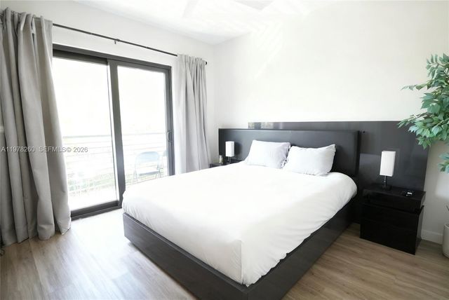 211 SE 4th St 3, Hallandale Beach, FL 33009