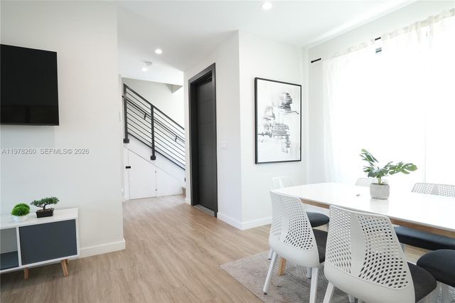 211 SE 4th St 3, Hallandale Beach, FL 33009